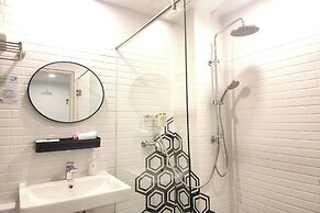 J Place Hotel