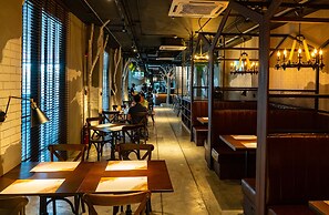 J Place Hotel
