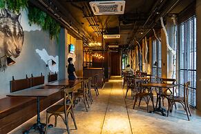 J Place Hotel