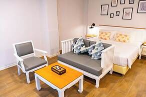 J Place Hotel
