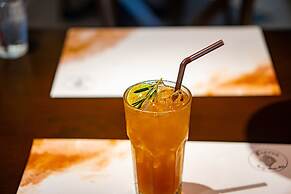J Place Hotel