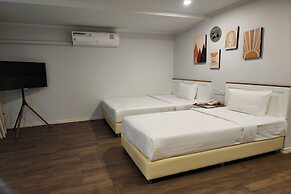 J Place Hotel