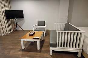 J Place Hotel