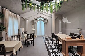J Place Hotel