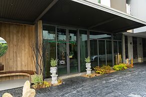 J Place Hotel