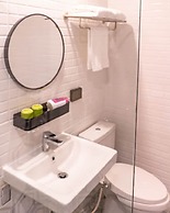 J Place Hotel
