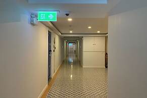 J Place Hotel