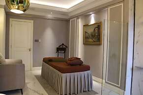 Grand Eska Hotel & Suite