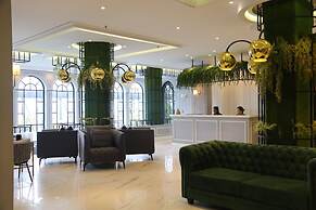 Grand Eska Hotel & Suite