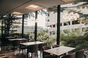 Grand Eska Hotel & Suite