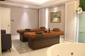 Grand Eska Hotel & Suite