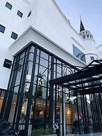 Grand Eska Hotel & Suite