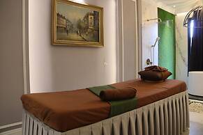 Grand Eska Hotel & Suite