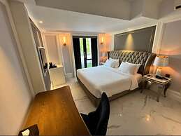 Grand Eska Hotel & Suite