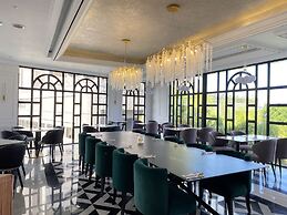 Grand Eska Hotel & Suite