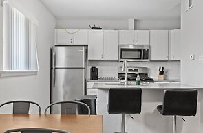 Stylish 1BR Near UT Highland Evonify