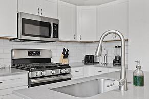 Stylish 1BR Near UT Highland Evonify