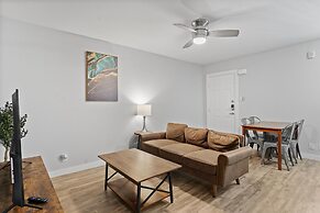 Stylish 1BR Near UT Highland Evonify