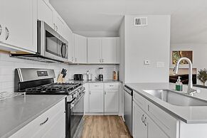 Stylish 1BR Near UT Highland Evonify