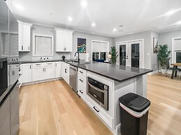 Luxury 3BD 2BA Near Logan Airport and T Station