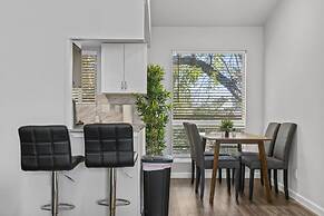 Stylish 1BR Zilker Evonify