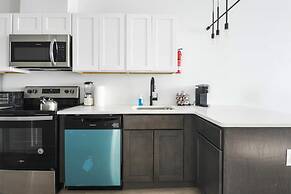 Luxury 2BR 30 Mins to Manhattan Evonify