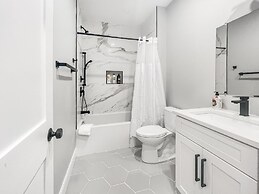 Luxury 3BD 2BA Near Logan Airport and T Station