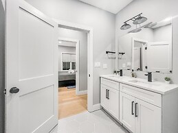 Luxury 3BD 2BA Near Logan Airport and T Station