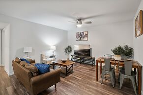 Stylish 2BR Near UT Highland Evonify