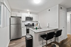 Stylish 2BR Near UT Highland Evonify