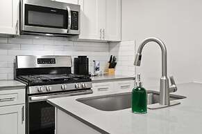 Stylish 2BR Near UT Highland Evonify