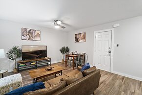 Stylish 2BR Near UT Highland Evonify