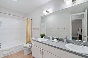 Modern 2BR Near UT Hyde Park Evonify