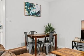 Stylish 2BR Near UT Highland Evonify