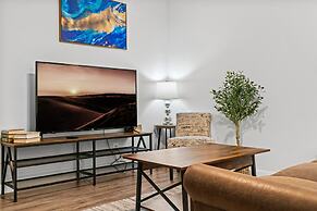 Stylish 2BR Near UT Highland Evonify