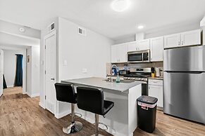 Stylish 2BR Near UT Highland Evonify