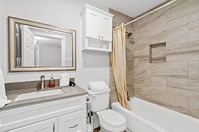 Stylish 2BR Near UT Highland Evonify