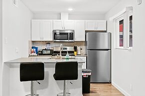 Stylish 2BR Near UT Highland Evonify