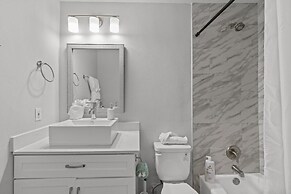 Stylish 1BR Downtown Evonify