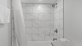 Stylish 1BR Downtown Evonify