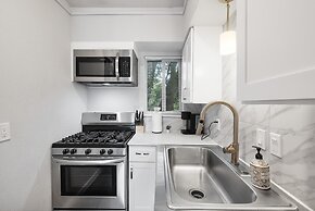 Stylish 1BR Zilker Evonify