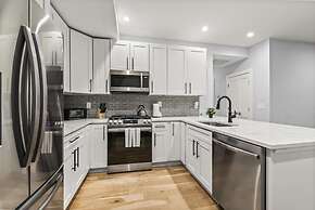 Luxury 2BD 2BA Near Logan Airport and T Station