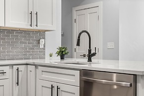 Luxury 2BD 2BA Near Logan Airport and T Station