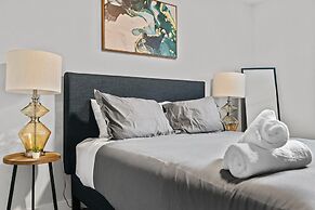 Modern 2BR Near UT Hyde Park Evonify