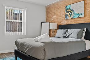 Modern 2BR Near UT Hyde Park Evonify