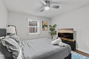 Modern 2BR Near UT Hyde Park Evonify