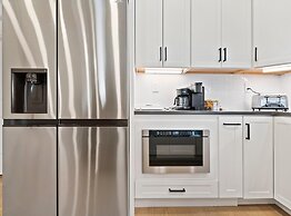 Luxury 3BD 2BA Near Logan Airport and T Station