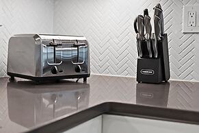 Luxury 3BD 2BA Near Logan Airport and T Station