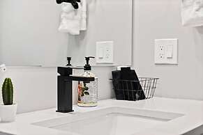 Luxury 3BD 2BA Near Logan Airport and T Station