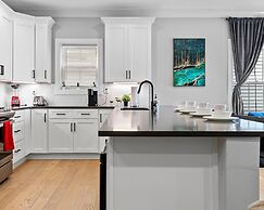 Luxury 2BD 2BA Near Logan Airport and T Station